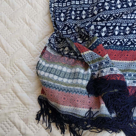 Hem & Thread poncho top - Picture 3 of 6